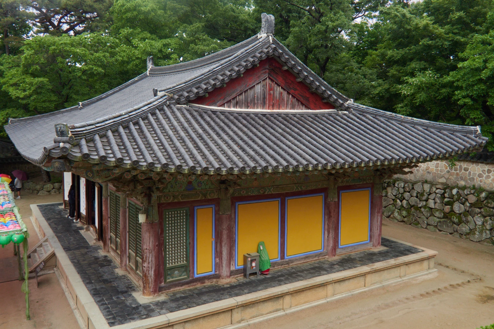 Hall and tiled roof architecture at Bulguksa Temple